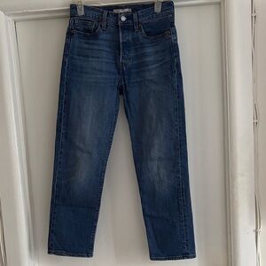 ❤️Levi’s Wedgie Straight Jeans Size 26